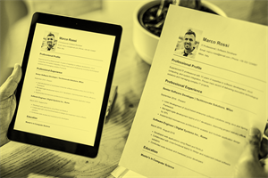 A CV on paper and on a screen
